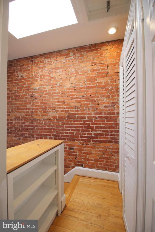 Building Photo - 1809 Riggs Pl NW