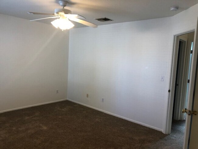 Building Photo - 334 E Limberlost Dr