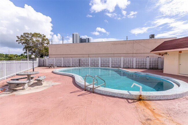 Building Photo - 16465 NE 22nd Ave