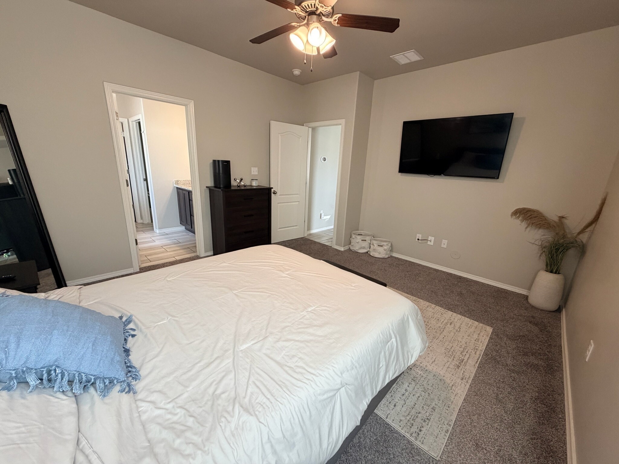 Building Photo - 1418 Santa Thomas St