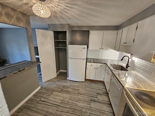 Building Photo - 1302 S Parker Rd