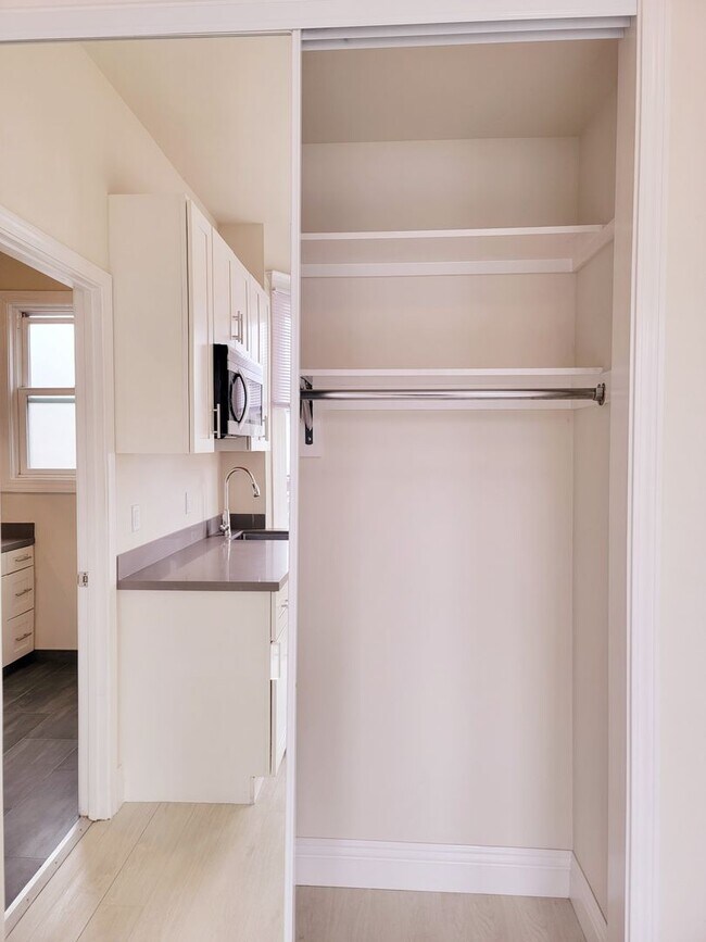 Building Photo - Broadwell, LLC (Broadway-Powell)