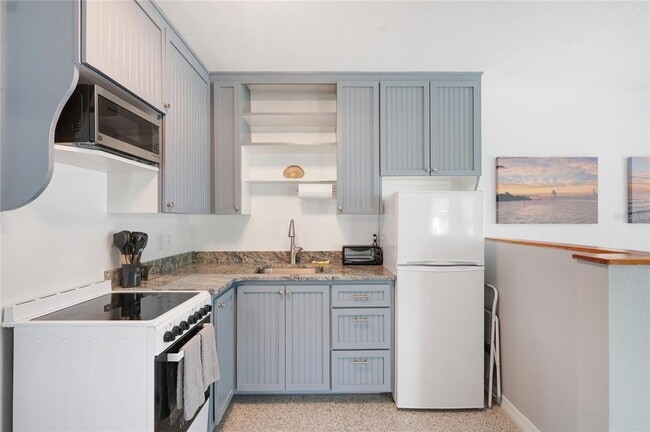 Building Photo - 211 77th St