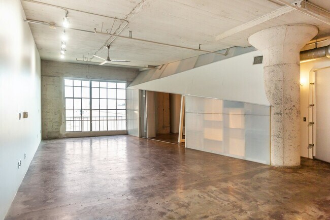 Building Photo - 1855 Industrial St
