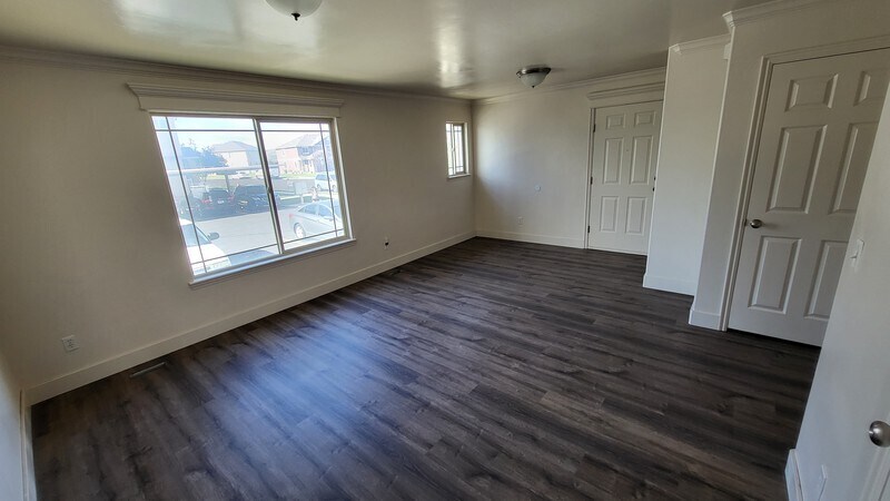 Building Photo - 8045 N Plum Creek Dr