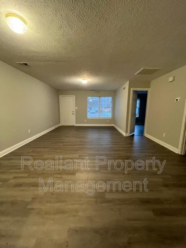 Building Photo - 1007 Pinoak Dr