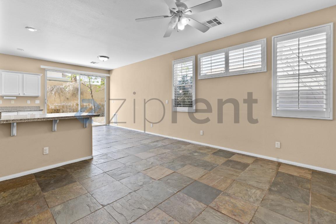 Building Photo - 2455 Silver Sunrise Ln