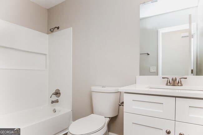 Building Photo - 2528 Country Lake Cir