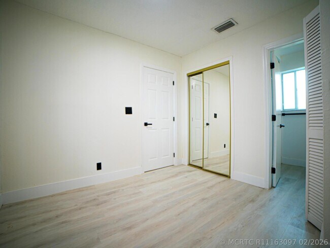 Building Photo - 412 Columbus Pkwy