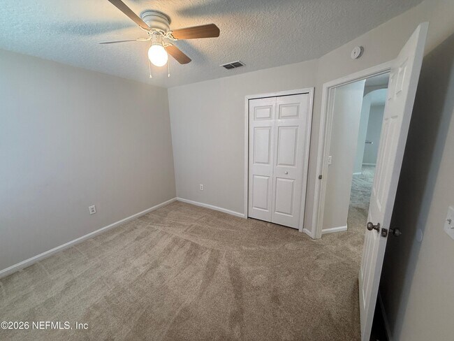 Building Photo - 5550 Oak Crossing Dr