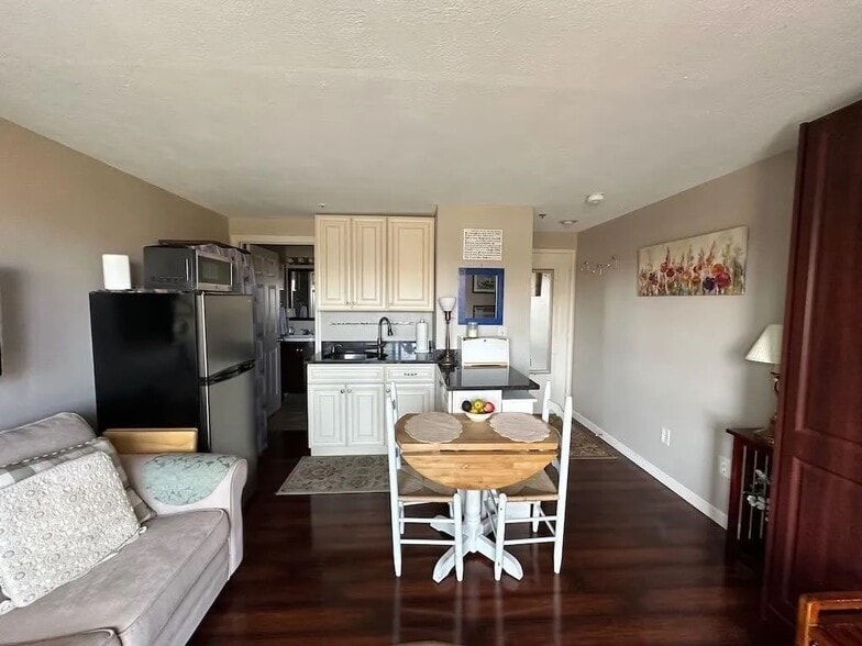 Building Photo - 500 Winnacunnet Rd