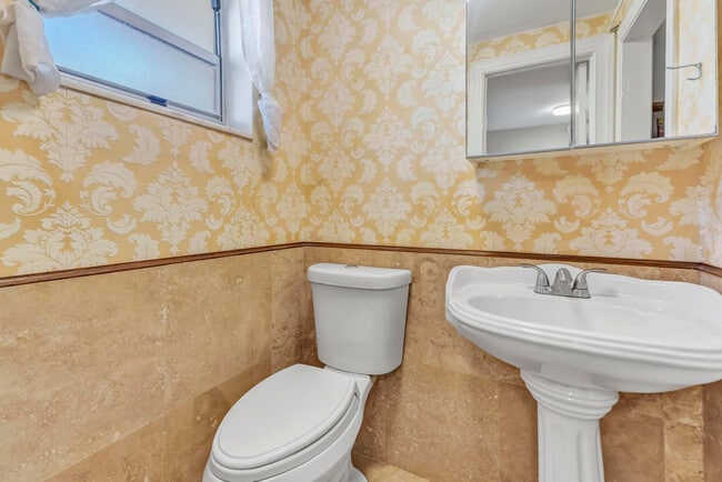 Building Photo - 3199 S Ocean Dr