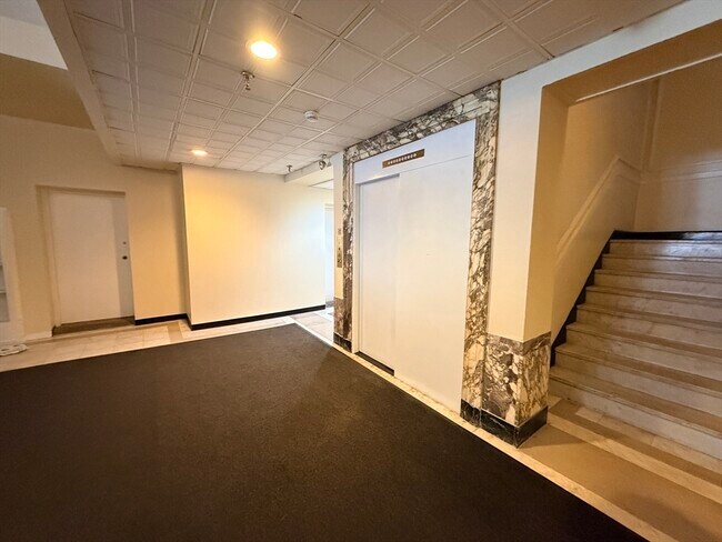 Building Photo - 464 Commonwealth Ave