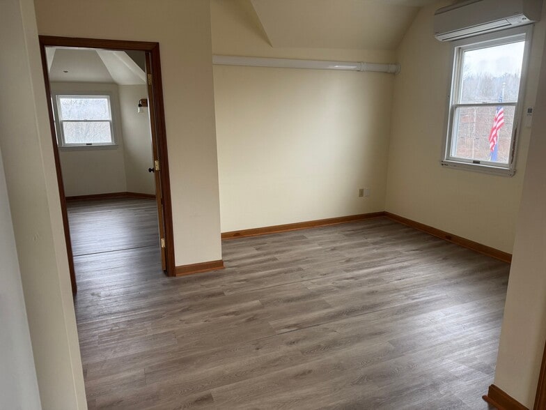 Building Photo - 340 Granite Hill Rd
