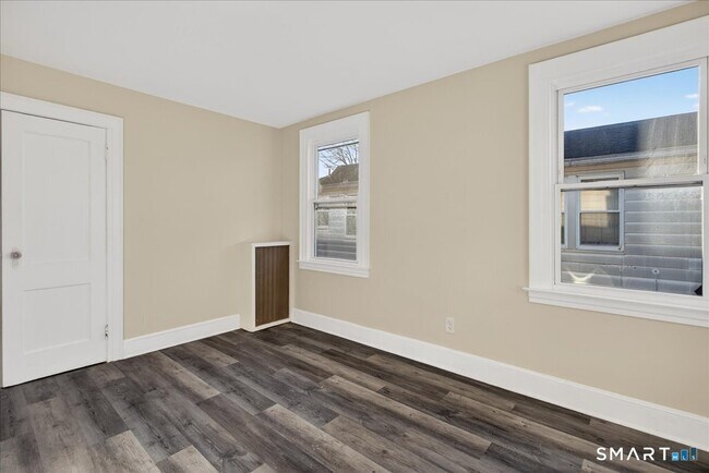 Building Photo - 38 Bristol St