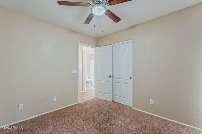 Building Photo - 1279 W Jersey Way