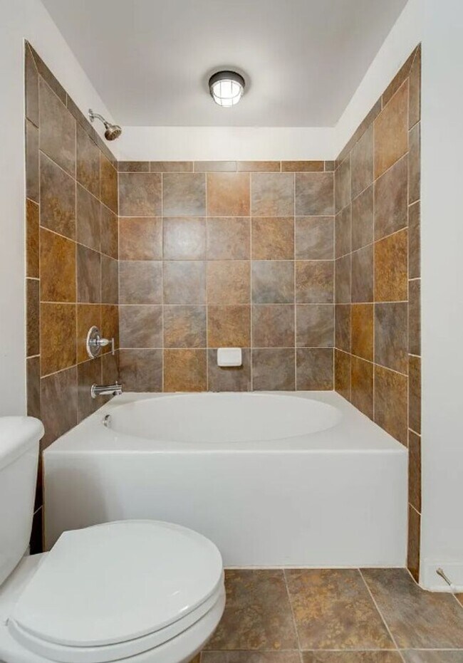 Building Photo - 3000 Vanderbilt Pl