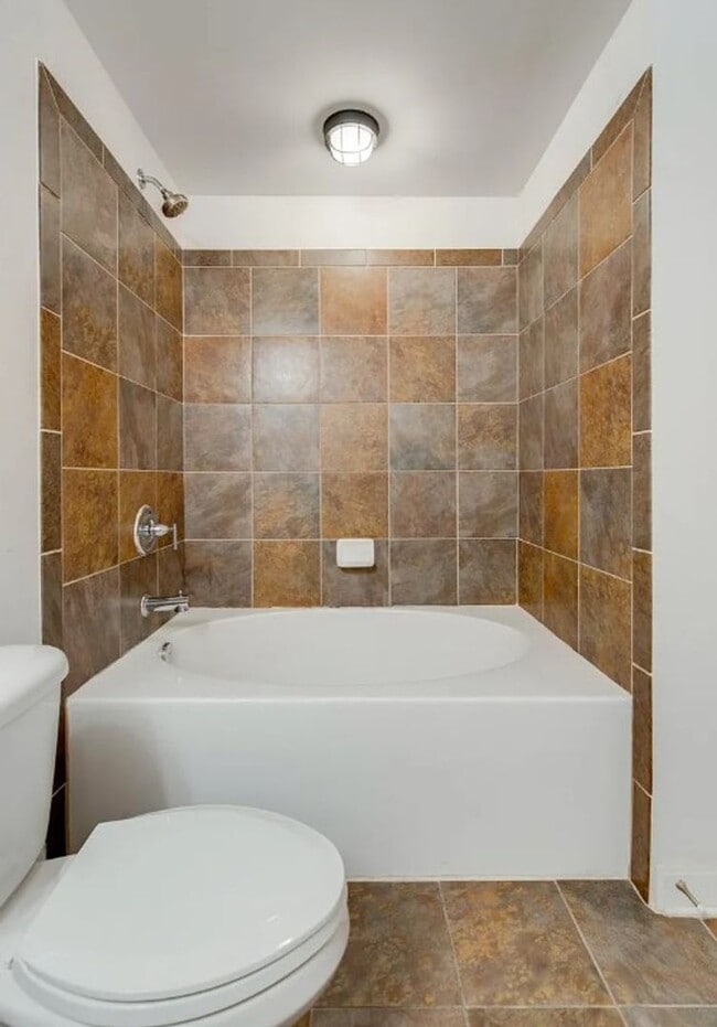 Building Photo - Stylish Condo in the Heart of Nashville – ...