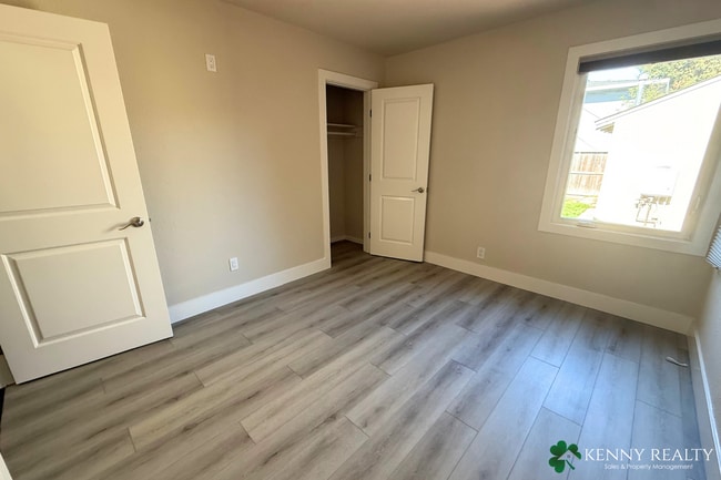 Building Photo - 3 Bedroom, 2 Bathroom (Main House + ADU) -...