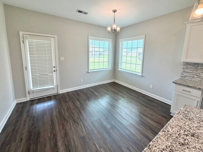 Building Photo - 370 Azalea Dr