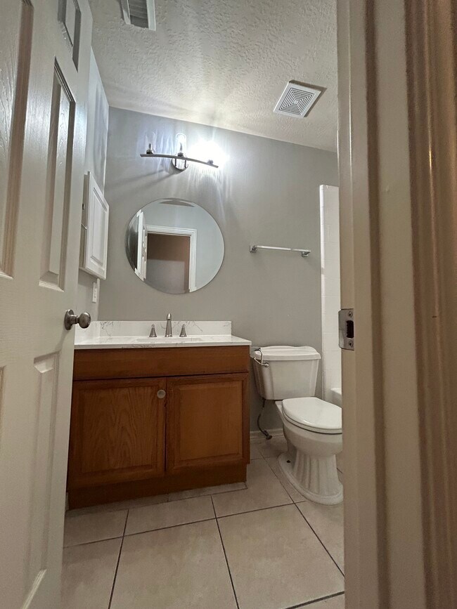 Building Photo - 17235 Glenpatti Dr
