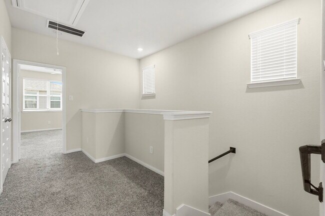 Building Photo - 1516 Lakeline Oak Dr