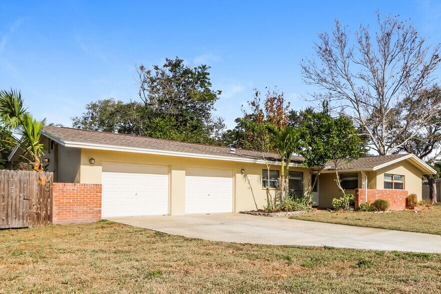 Building Photo - 1940 Ripon Dr