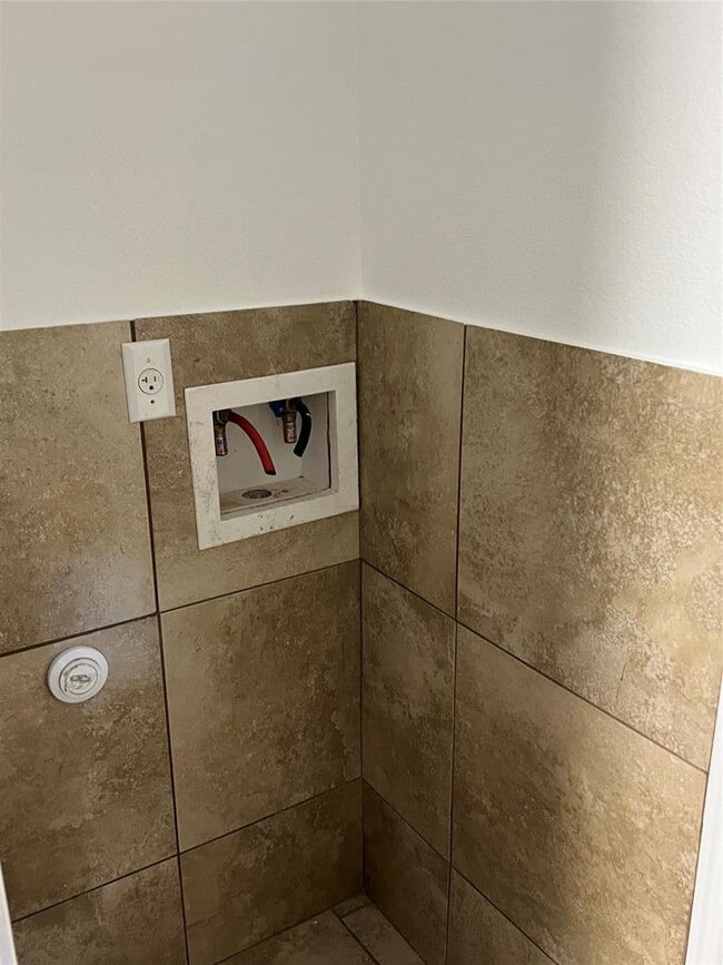 Building Photo - 1038 Trail Driver Cove