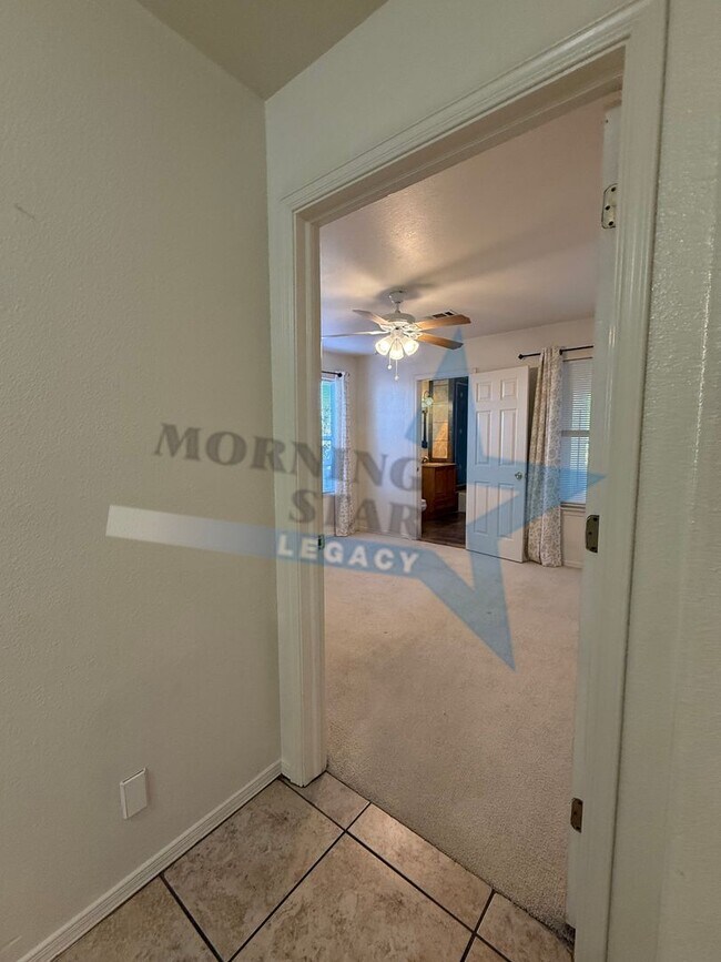 Building Photo - 4 bedroom, 4 bath house - Must see landscaping!