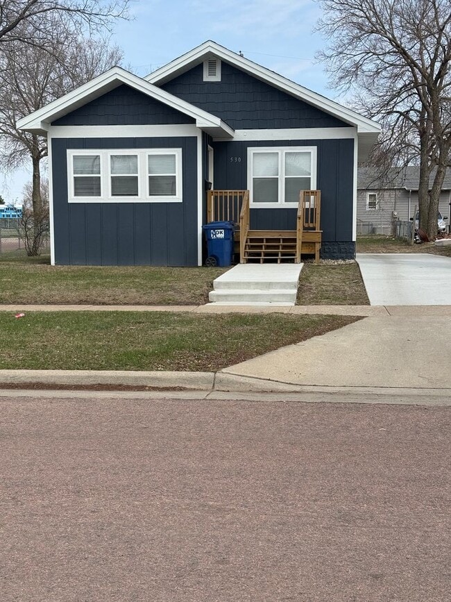 Building Photo - Updated 2 bed 1 bath