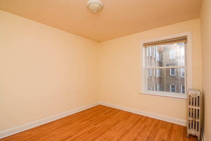 Building Photo - 2600 N Kimball Ave