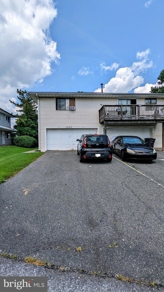 Building Photo - 1703 Fountain Rock Way