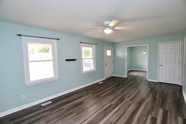 Building Photo - 807 N Guignard Dr
