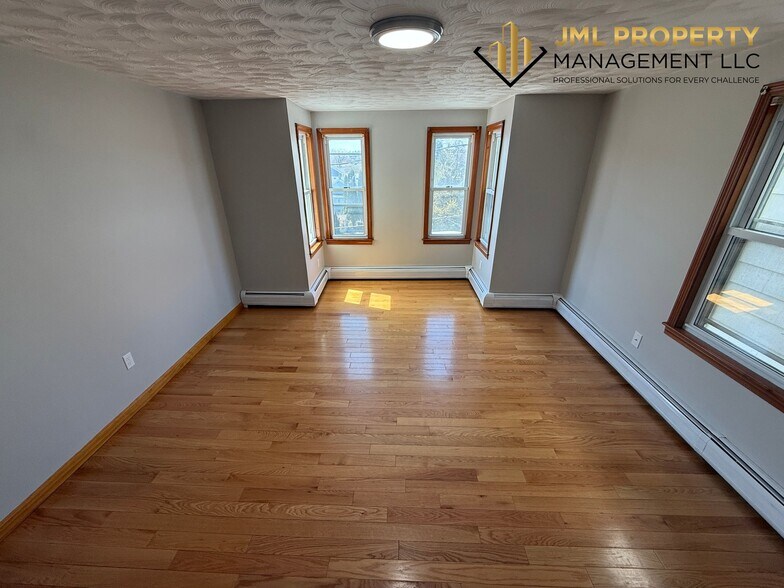 Building Photo - 52 Pitman St