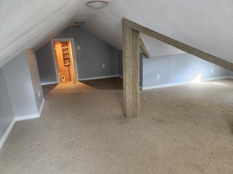 Building Photo - 5928 Fontana St