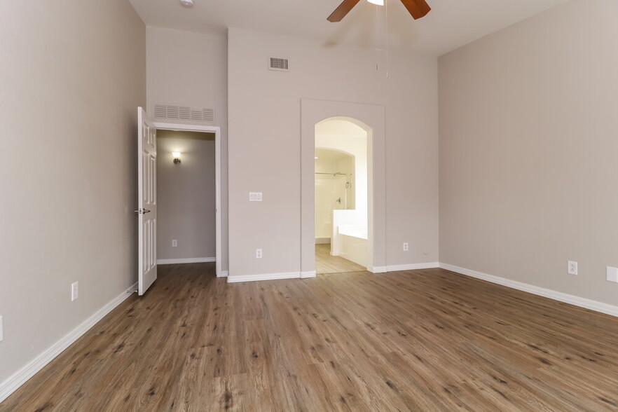 Building Photo - 8137 W Hess Ave