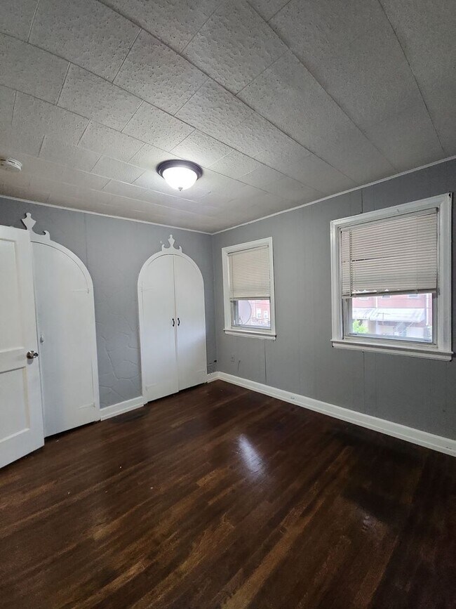 Building Photo - 308 Gusryan St