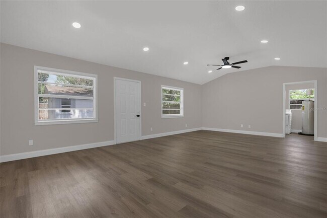 Building Photo - 518 Lavon Dr