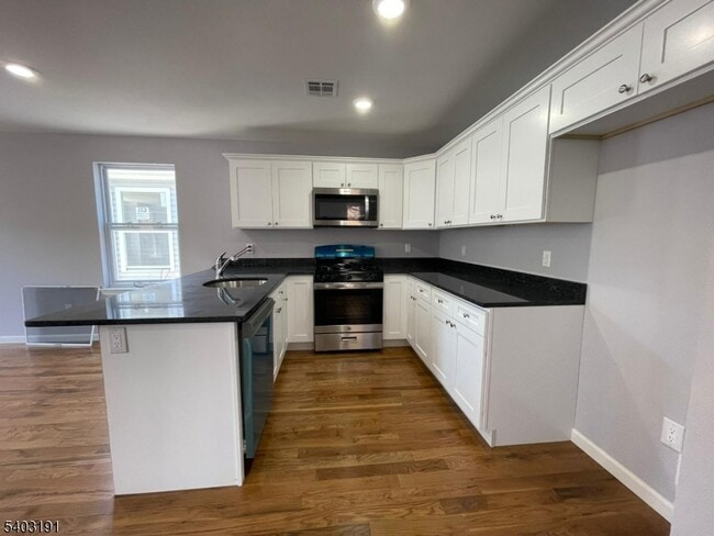 Building Photo - 201 Schuyler Ave