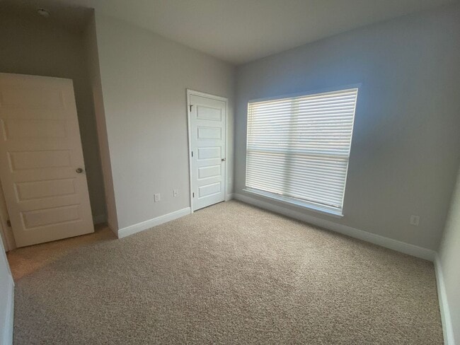 Building Photo - Modern 4Bed/2Ba Home w/Conveniently Accessible Location in PCB! *Garbage Service & Lawncare Inclu...