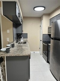 Building Photo - 211 Thorntree Pl