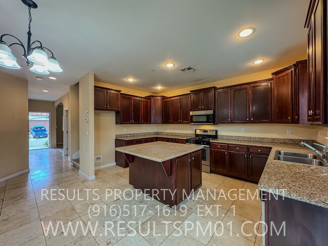 Building Photo - Beautiful Orangevale 3 Bedroom 3 Bath!