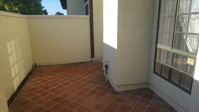 Building Photo - Spacious Two Bedroom Townhouse in Torrance...