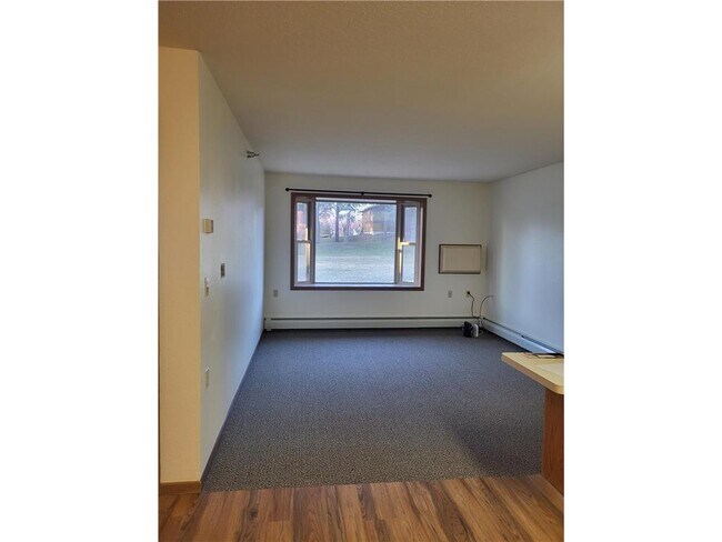 Building Photo - 609 Main St S