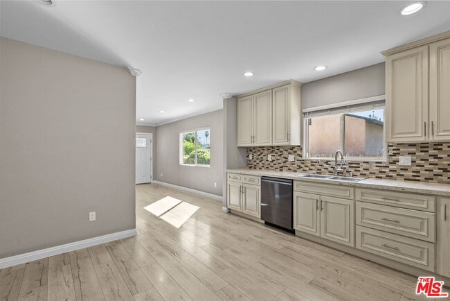 Building Photo - 6717 Cedros Ave