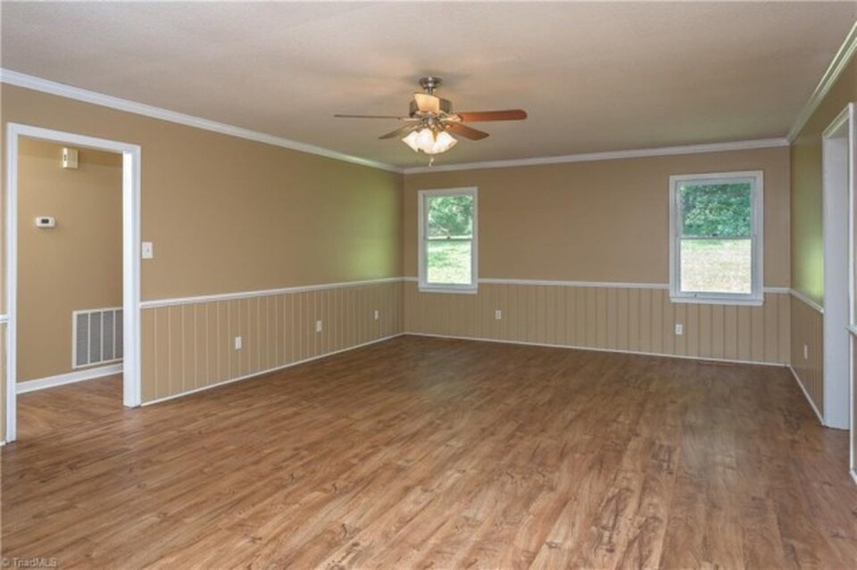 Building Photo - 204 Brambleton Ct