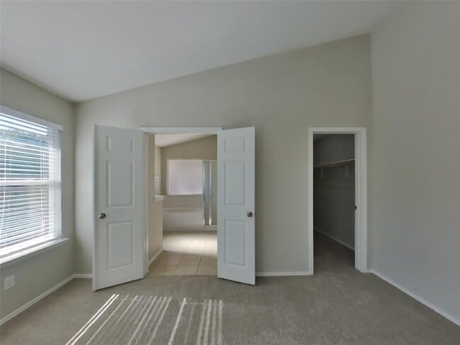 Building Photo - 347 Foster Ln