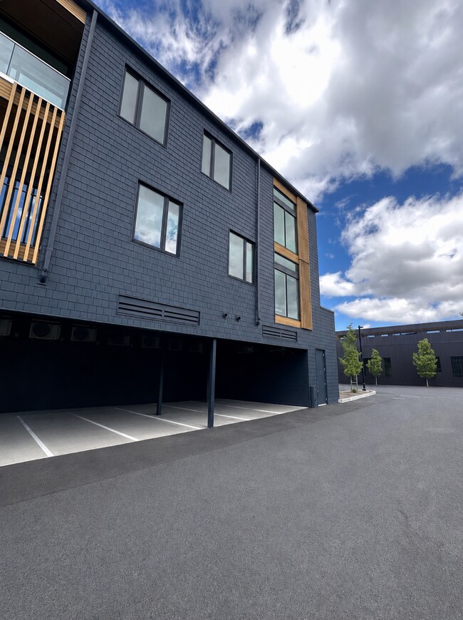 Building Photo - 2745 NW Ordway Ave