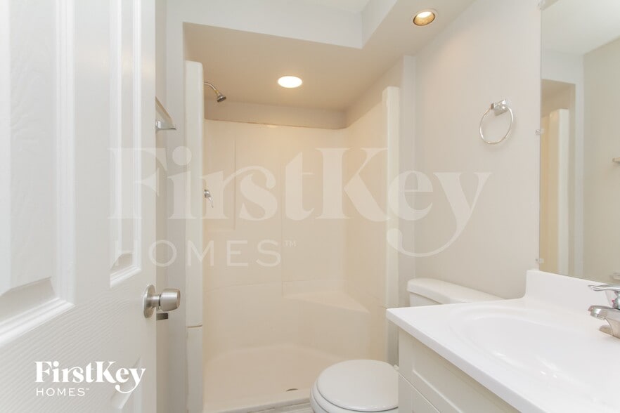 Building Photo - 181 S Pinecrest Rd