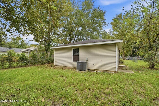Building Photo - 2117 W 39th St